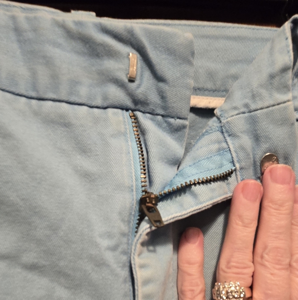 GAP Factory Light Blue Women's Walking Shorts Sz8 - Picture 3 of 7